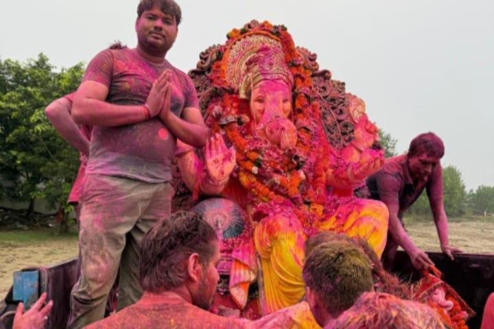 नगर में चार दिन चला गणेश महोत्सव के बाद रविवार को हुआ गणेश विसर्जन