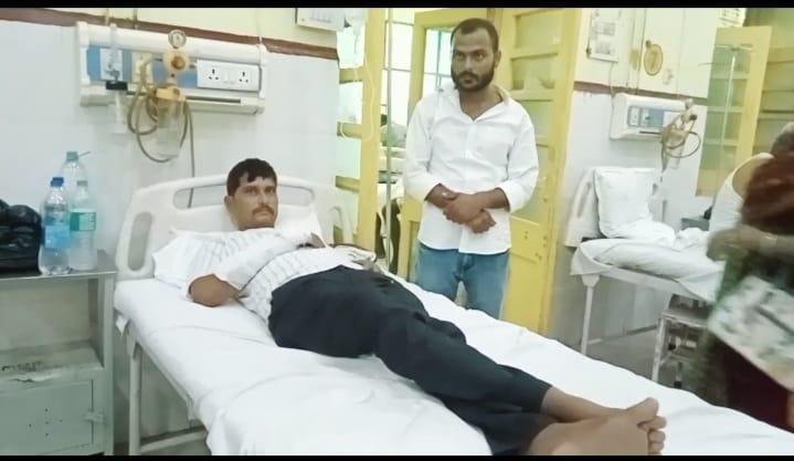 रायबरेली पुरानी रंजिश को लेकर बेखौफ दबंगों ने युवक पर लाठी डंडों से किया जानलेवा