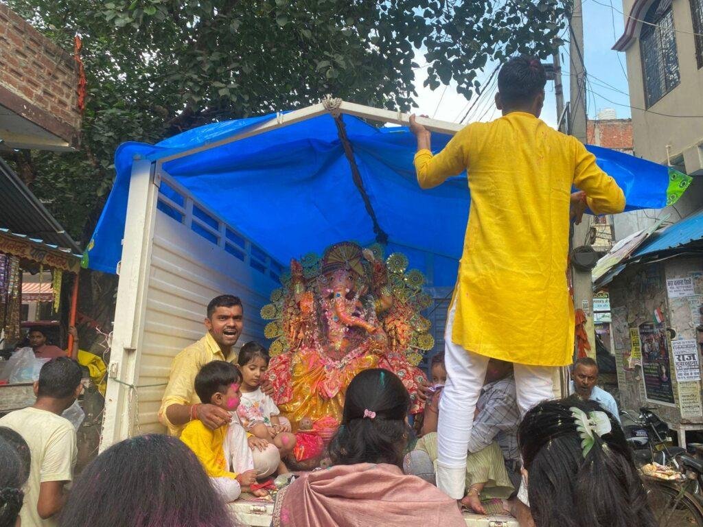 गणेश प्रतिमा का हर्षोल्लास के साथ विसर्जन
