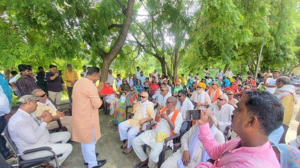 ब्लॉक प्रमुख पल्हना अनुराग सिंह सोनू की पहल से लौटी 49 की आंखों रौशनी