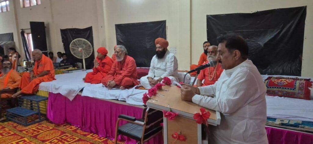 संत महात्मा अपने जीवन में त्याग और तप के माध्यम से समाज को देते हैं नई दिशा : सुभाष सुधा