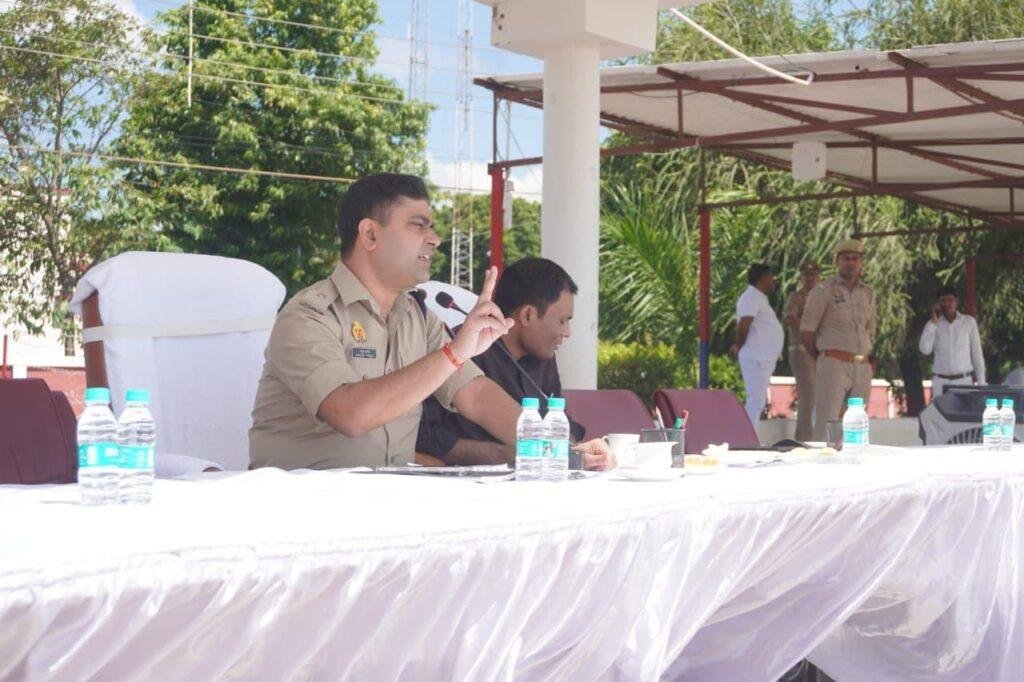 UPSSSC PET परीक्षा 2025 के सकुशल आयोजन हेतु पुलिस अधीक्षक नगर, बरेली द्वारा की गयी ब्रीफिंग