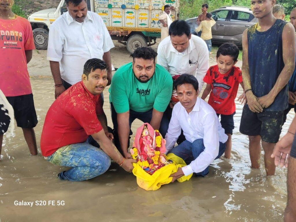 दो दिवसीय दशम द ग्रेट गणपति महोत्सव 2025 हुआ संपन्न, बरेली के राजा गणपति बप्पा के विसर्जन में नम हुई आंखें…..डॉ.रजनीश सक्सेना