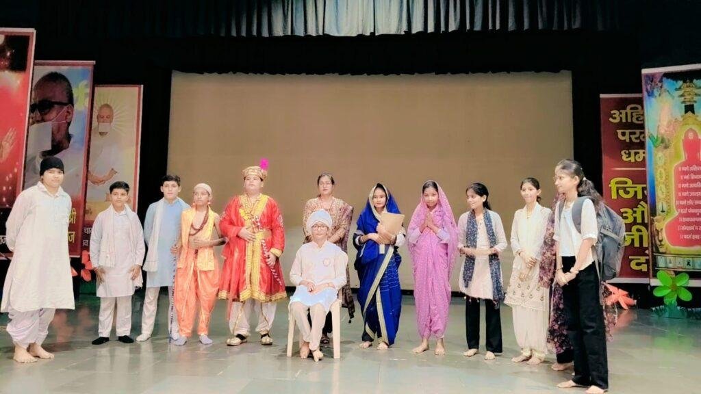 श्री महावीर जैन पब्लिक स्कूल में धूमधाम से मनाया गया शिक्षक दिवस