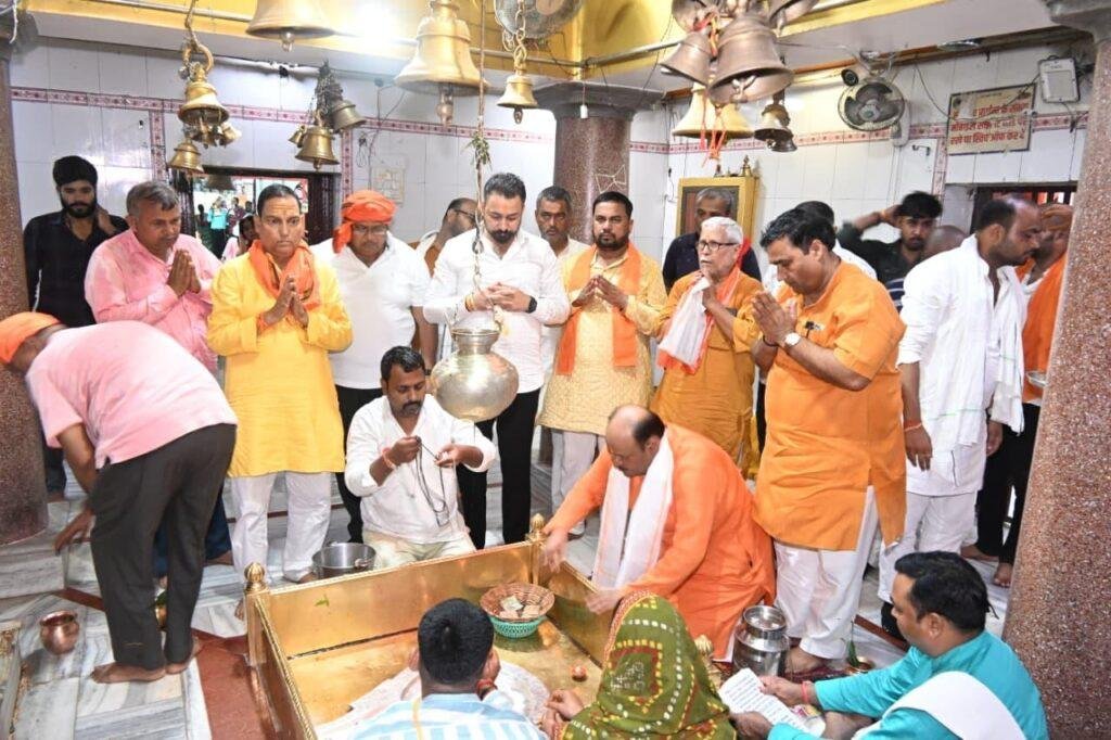भंवरनाथ मंदिर में मनाई गई ब्रह्मलीन महंत दिग्विजय नाथ जी व राष्ट्रसंत ब्रह्मलीन महंत अवेधनाथ जी महाराज की पुण्यतिथि दी गई श्रद्धाजंलि