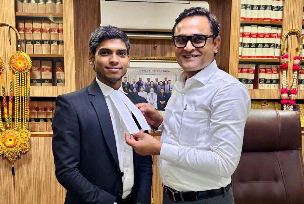 शिवम् कश्यप बने अधिवक्ता, गांव और कहार समाज का नाम किया रोशन ‘हर्ष’