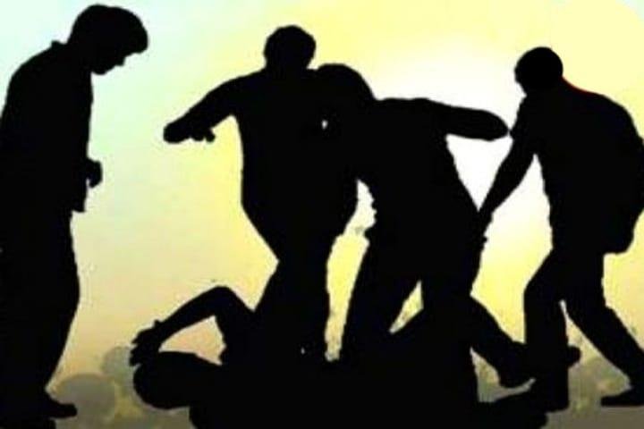 स्मार्ट मीटर कंपनी के कर्मचारियों ने स्टाफ को पीटा, सरकारी फाइलें भी फाड़ी