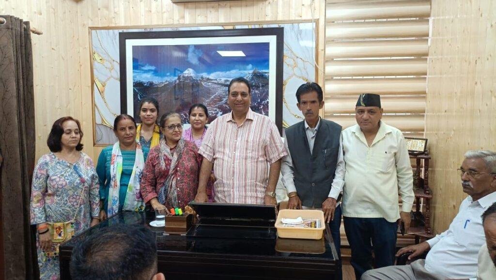 कन्हैया विहार शिवालिक एनक्लेव का एक प्रतिनिधि मंडल विधायक जी से मिला