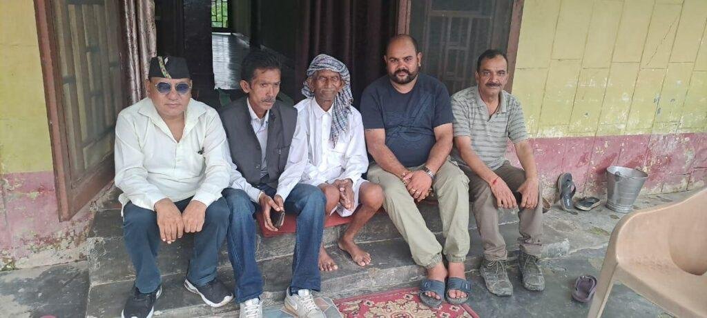 (चाय पर चर्चा)आज 98 वर्ष के साधु राम पाल जी से आशीर्वाद लेते हुए