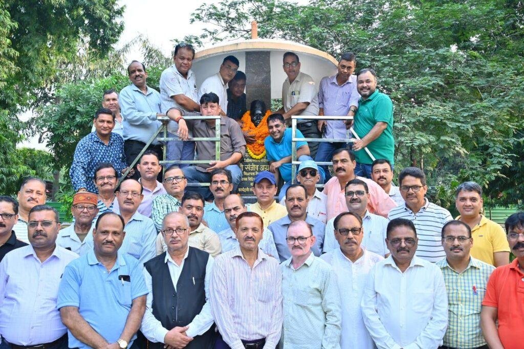 उत्तरायणी जन कल्याण समिति के तत्वावधान में पण्डित गोविन्द बल्लभ पंत की 138 वीं जयंती पर माल्यार्पण कर किया नमन