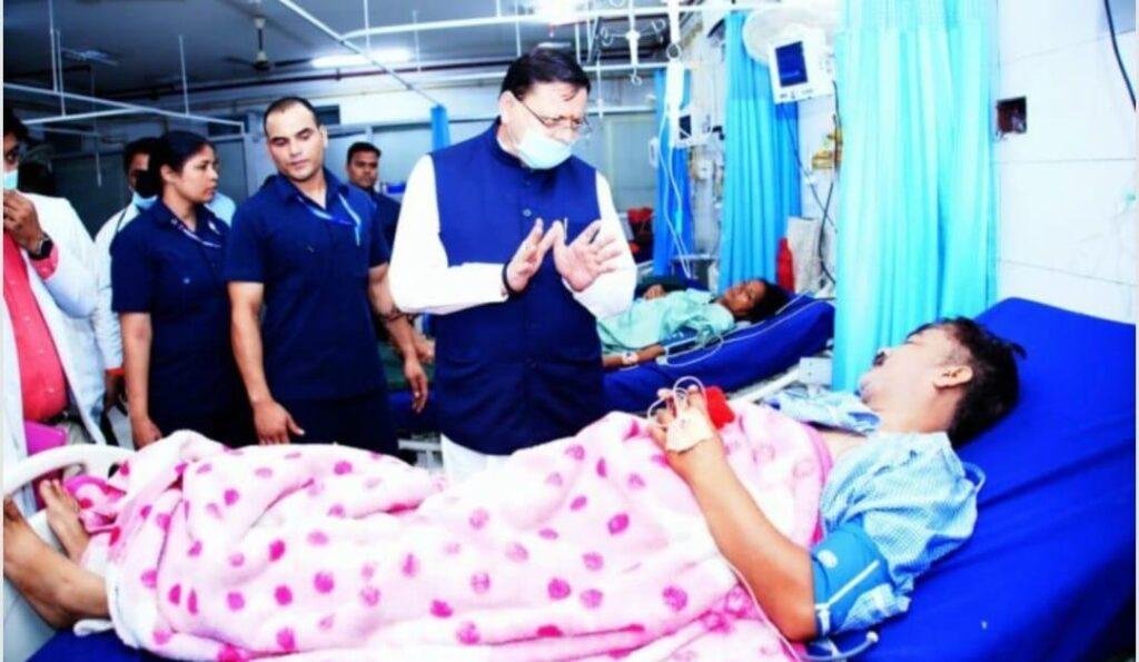 सीएम धामी ने दून अस्पताल का औचक निरीक्षण किया, मरीजों से जानी स्वास्थ्य सेवाओं की स्थिति