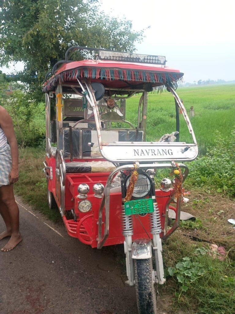 कार की टक्कर से युवक की मौके पर मौत, तीन गंभीर रूप से घायल