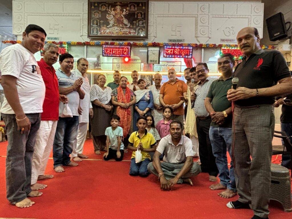 प्राचीन श्री राधा कृष्ण मंदिर में हनुमानजी चालीसा पाठ एवं भजन कीर्तन हुआ