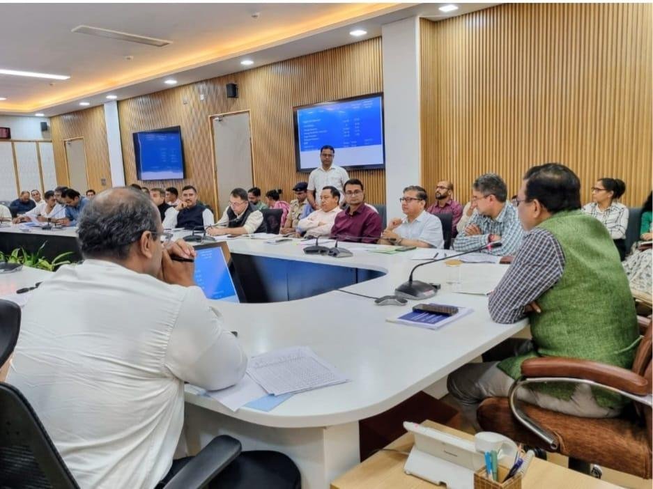मुख्य सचिव आनंद बर्द्धन ने बैठक के दौरान विभागों को आउटकम इंडिकेटर्स निर्धारित करने के निर्देश दिए