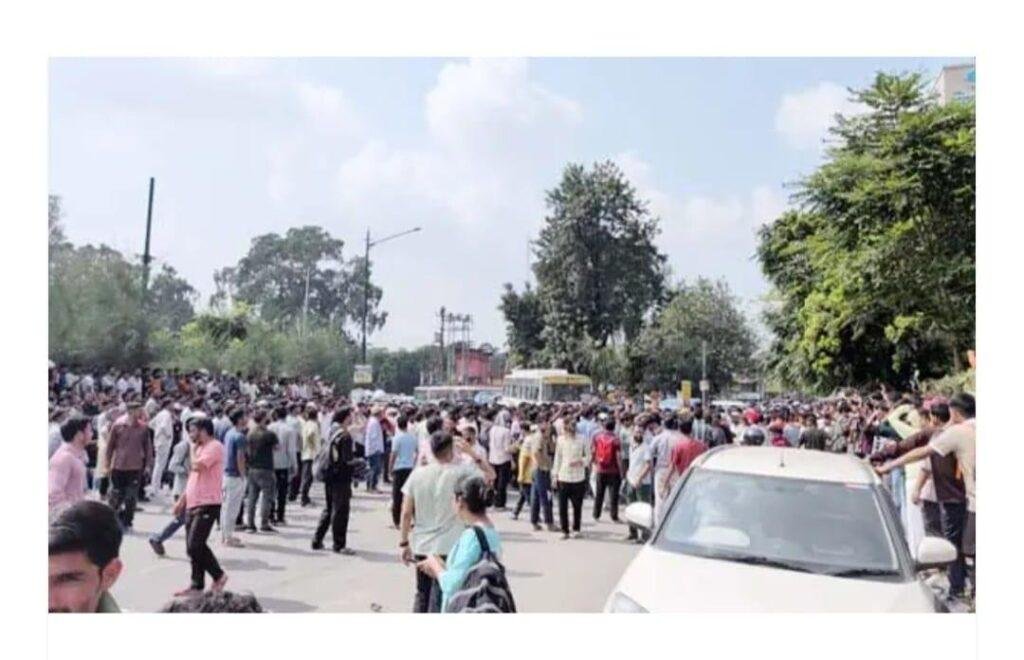 उत्तराखंड देहरादून पेपर लीक मामले में दून की सड़कों पर उतरे बेरोजगार
