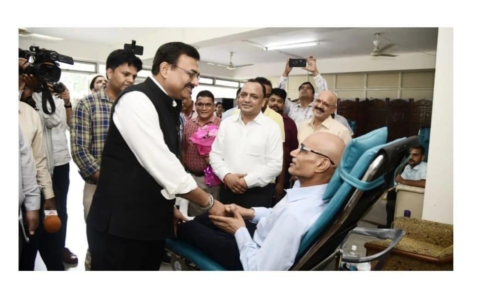 सचिवालय में स्वास्थ्य एवं रक्तदान शिविर का आयोजन हुआ