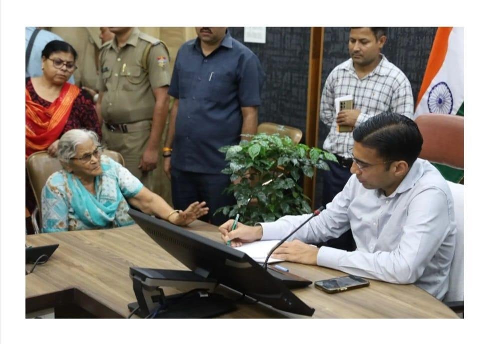 उत्तराखंड देहरादून विधवा बुजुर्ग और गरीबों की फरियाद पर प्रशासन का एक्शन