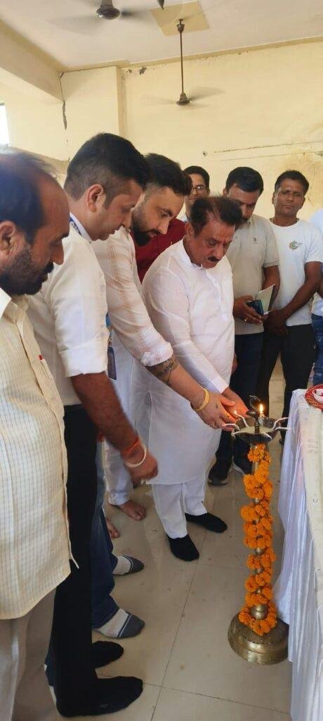 श्री कृष्ण आयुष विश्वविद्यालय के डॉक्टरों की टीम द्वारा गांव फतुहपुर में निःशुल्क चिकित्सा शिवर आयोजित