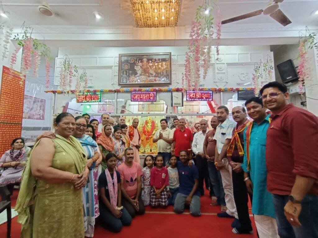 अमृत वेला प्रभात सोसायटी के सदस्यों ने नवरात्रों में माँ ब्रहम्मचारणी का किया गुणगान