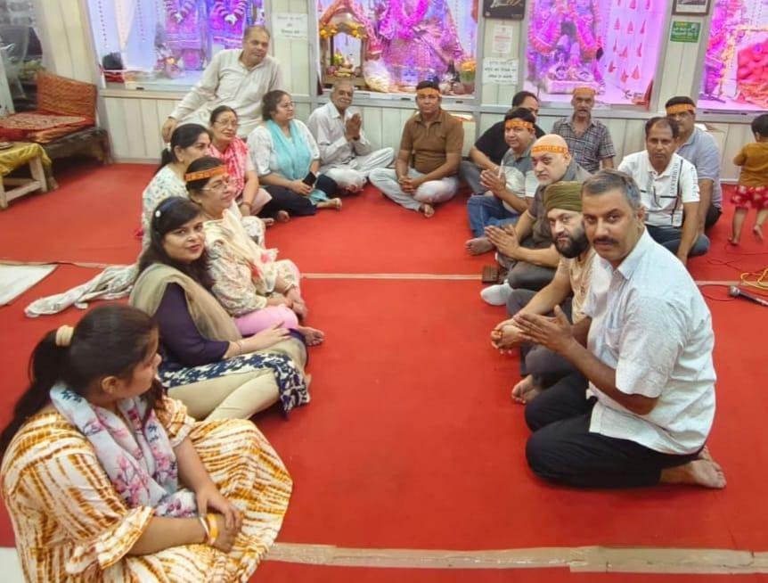 पांचवें नवरात्रि में अमृत वेला सदस्यों ने माँ स्कंदमाता का किया गुणगान