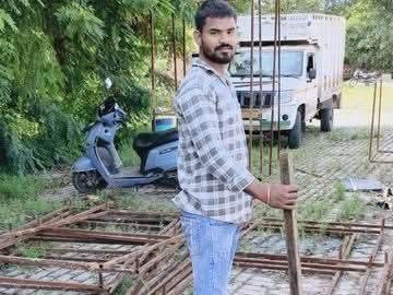 फ्लैक्स बोर्ड लगाते समय करंट से तीन की मौत:अहमदाबाद में हुआ हादसा, संत कबीर नगर के थे युवक