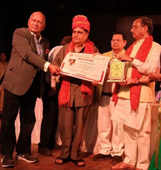 “यूपी रत्न” से अलंकृत हुए प्रख्यात साहित्यकार डॉ. गोपाल चतुर्वेदी