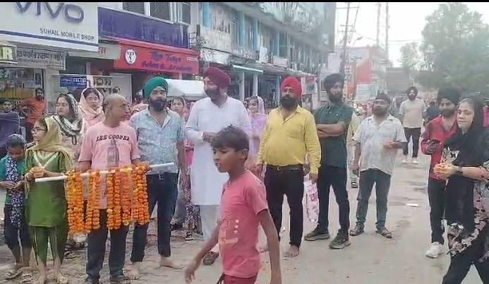 रायबरेली: सिक्ख धर्म के नौवें गुरु और हिन्द की चादर कहे जाने वाले गुरु तेग बहादुर साहिब जी की 350वीं शहीदी दिवस पर पूरे विश्व में श्रद्धा और भक्ति