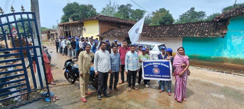 पॉलीटेक्निक के स्वयंसेवकों द्वारा निकाली गई स्वच्छता जनजागरण रैली