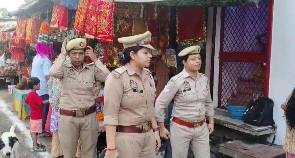 रायबरेली शारदीय नवरात्र के पहले दिन जनपद के सभी देवी मंदिरों में उमड़ी श्रद्धालुओं की भारी भीड़