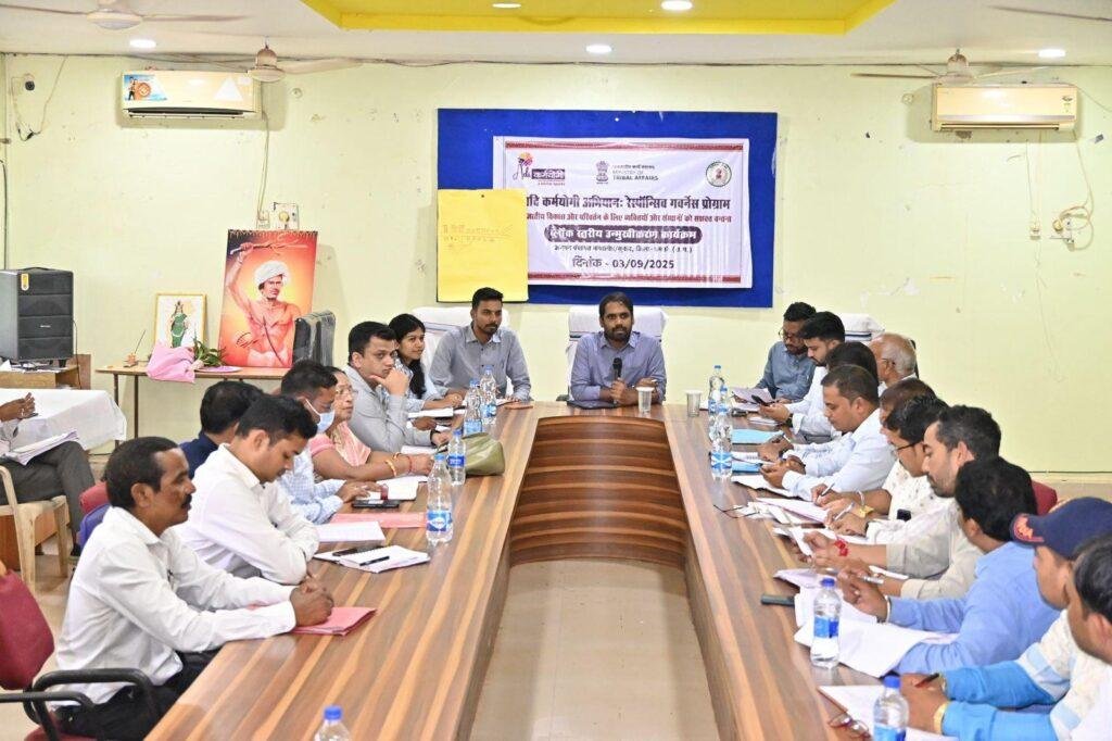 कलेक्टर श्री अबिनाश मिश्रा ने कुरूद-मगरलोड क्षेत्र का किया निरीक्षणआदि कर्मयोगी अभियान, प्राकृतिक खेती, स्वास्थ्य, शिक्षा और विकास कार्यों की ली समीक्षा प्राकृतिक खेती को बढ़ावा देने पर जोर