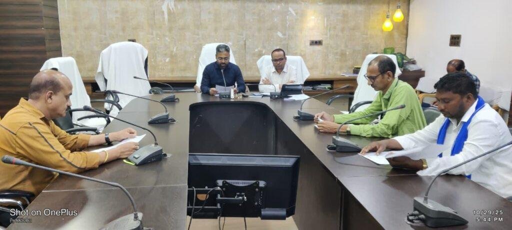 जिला निर्वाचन अधिकारी ने राजनैतिक दलों की बैठक लेकर दी एसआईआर की जानकारी
