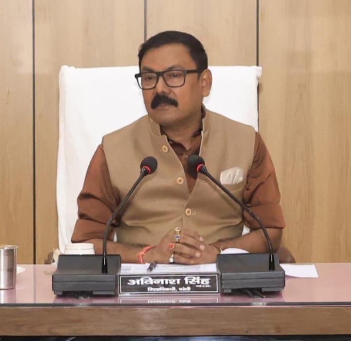 जिलाधिकारी अविनाश सिंह ने बरेली की जनता से की अपील, अमन चैन कायम रखें, अफवाहों पर न दें ध्यान