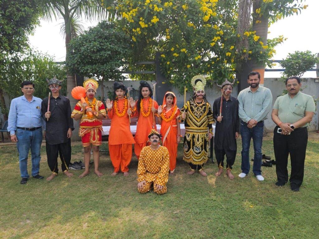 सहारा कॉम्प्रिहेंसिव विद्यालय में धूमधाम के साथ मनाया गया दशहरा उत्सव