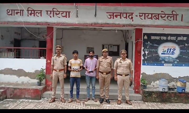 अवैध रूप से ड्रोन उड़ा रहे दो युवकों को पुलिस ने लिया हिरासत में