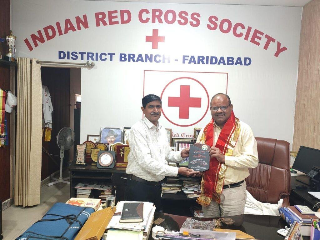 कामधेनु संस्थान व ग्रामीण पत्रकार एसोसिएशन द्वारा रेड क्रॉस सोसायटी सचिव बिजेंद्र सौरोत को हरियाणा गौरव सम्मान से नवाजा