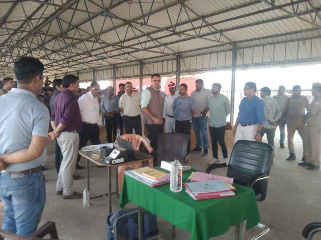 डीएम ने किया धान क्रय केन्द्रों का निरीक्षण