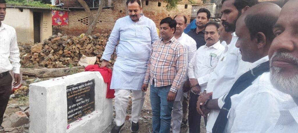 अजमतगढ़ ब्लॉक के सभी गांव में संपर्क मार्ग बनाना मेरा लक्ष्य – मनीष मिश्रा