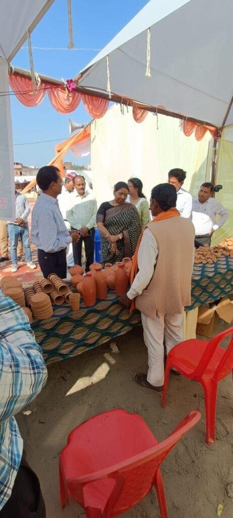मुख्य विकास अधिकारी द्वारा स्वदेशी मेले का किया गया निरीक्षण