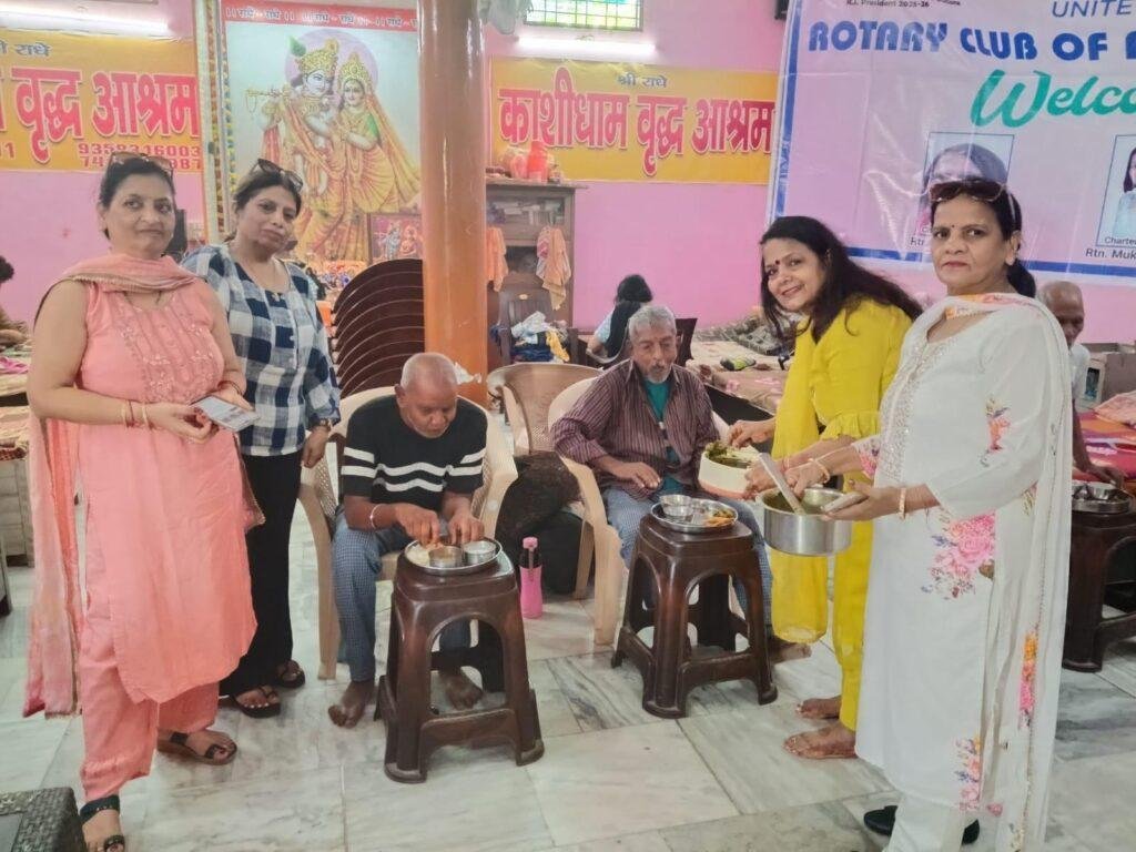 रोटरी क्लब फ्रेगरेंस ने वृद्धा आश्रम में मनाई दीपावली