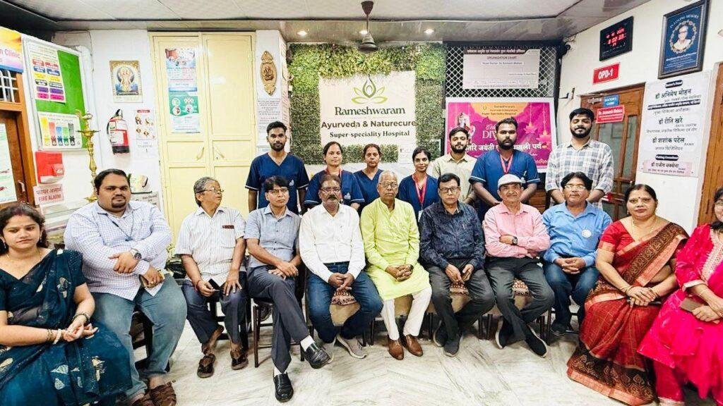 आयुर्वेद जीवन का महत्वपूर्ण अंग धन्वंतरि जी की पूजा अर्चना के साथ हुई गोष्ठी