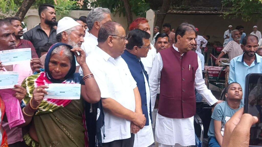 जनता की सेवा को बताया राजनीति का असली मकसद – शाह आलम उर्फ गुड्डू जमाली