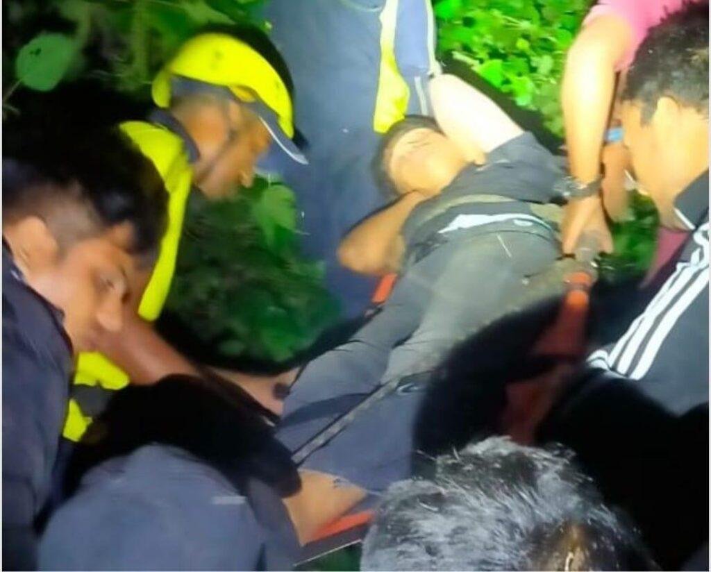 150 फीट गहरी खाई में गिरी स्कॉर्पियो, पांच युवक सवार थे, तीन की मौत, 2 घायल