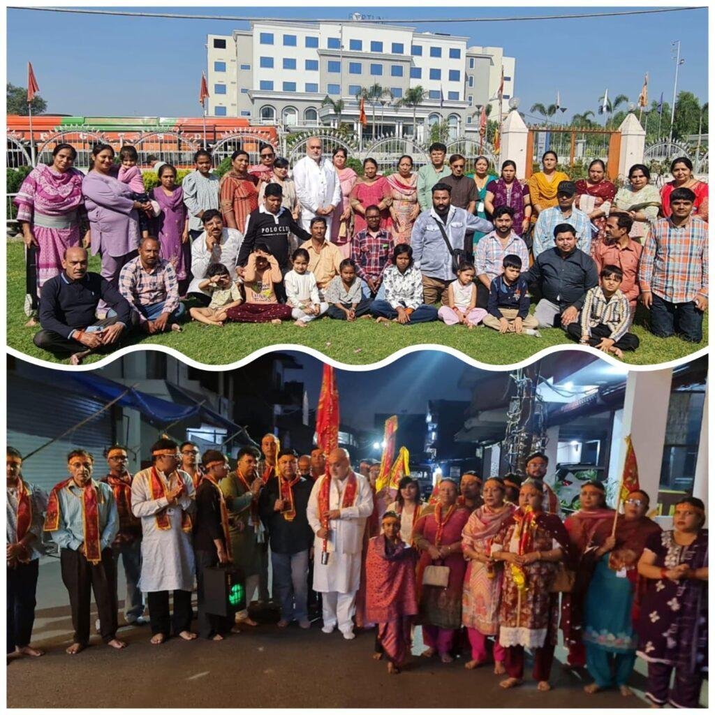 पहले जागरण के झंडे के साथ चिंतपूर्णी दरबार में अमृतवेला प्रभात सोसाइटी ने निकाली प्रभातफेरी