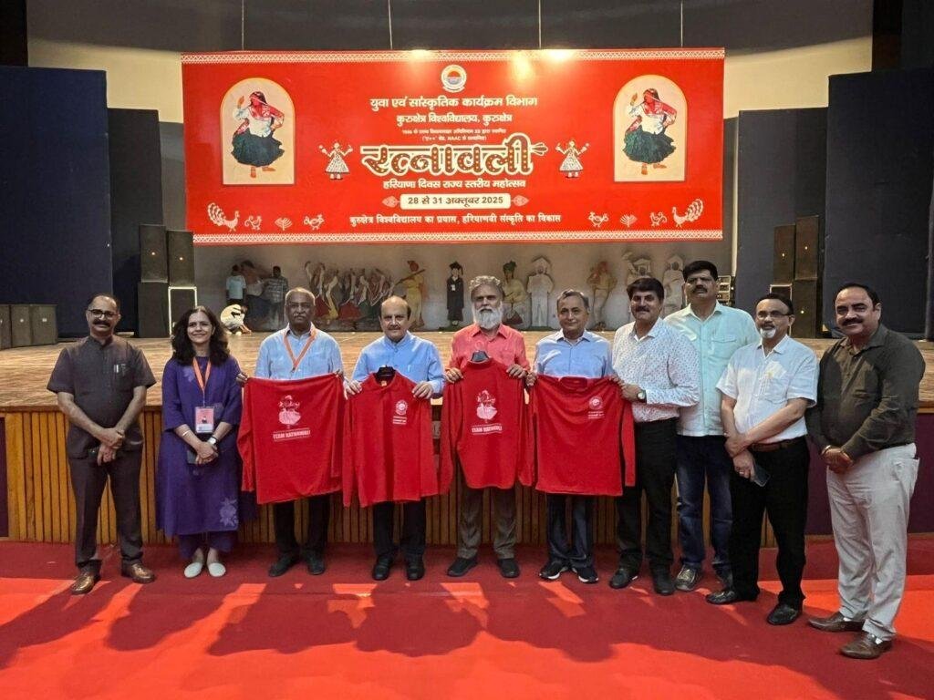 कुलपति प्रो. सोमनाथ सचदेवा ने किया रत्नावली टी-शर्ट का लोकार्पण
