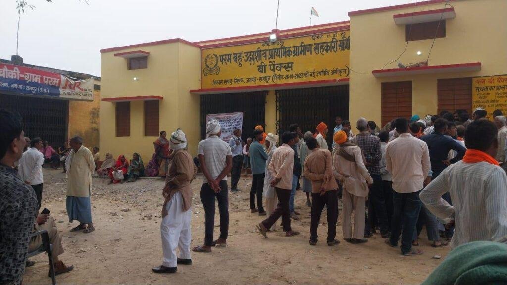 खाद के लिए समितियों पर धक्के खा रहे हैं किसान : वीरेश शर्मा
