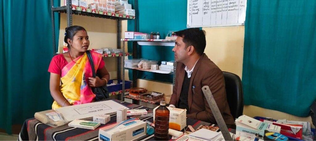 निरीक्षण में लापरवाही उजागर: अनुपस्थित कर्मचारियों को किया गया अवैतनिक