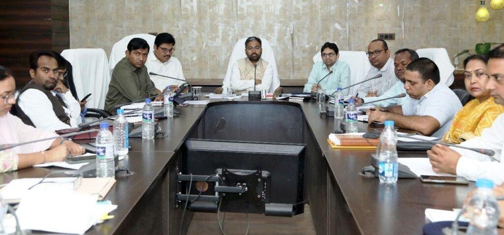 बस्तर विकास प्राधिकरण सहित विभिन्न योजनाओं के तहत अपूर्ण निर्माण कार्यों को जल्द पूर्ण करें