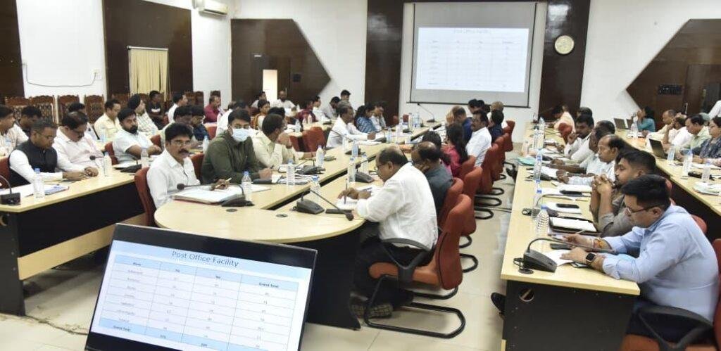धान खरीदी केन्द्रों के नोडल अधिकारी समय पर केंद्र की सभी व्यवस्थाएं करवाएं दुरुस्त – कलेक्टर श्री हरिस एस