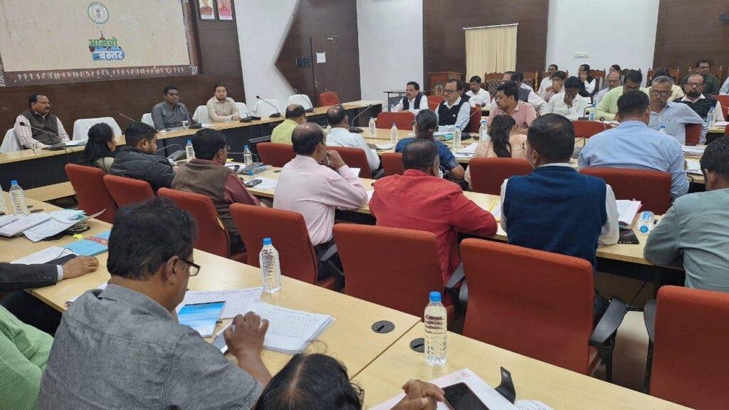 खरीदी केन्द्रों में बारदाना उपलब्ध सुनिश्चित करें, किसी भी समिति में बारदानों कमी नहीं होनी चाहिए – कलेक्टर श्री हरिस एस विभिन्न विभाग एसआईआर के कार्य में आवश्यक करें सहयोग