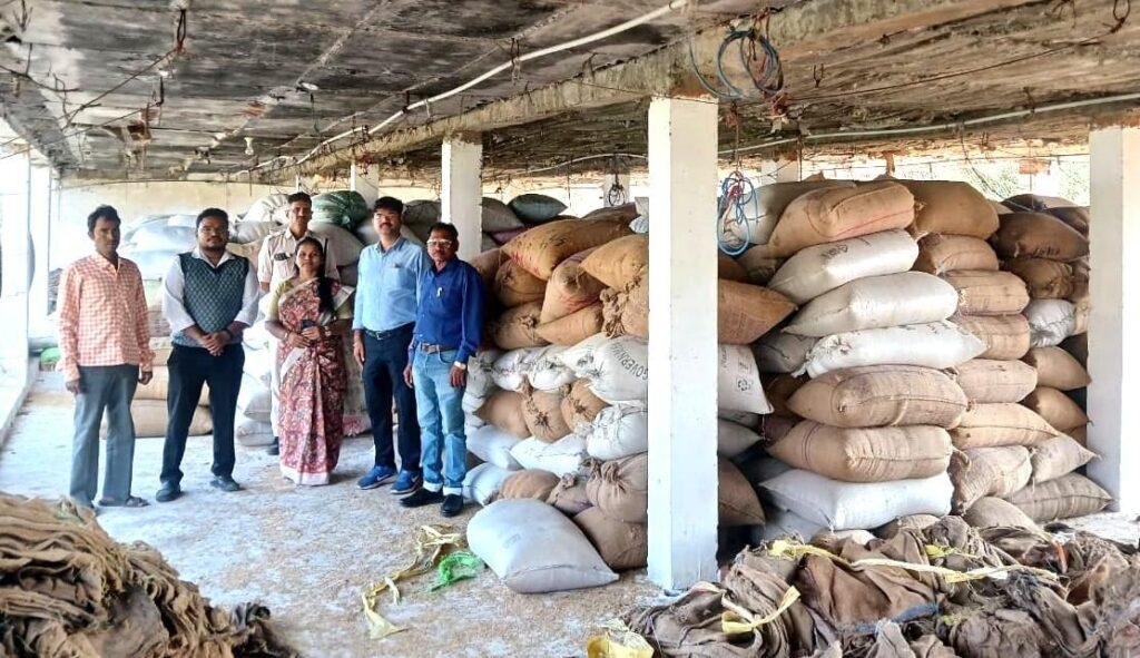 मंडी एवं फ़ूड विभाग संयुक्त टीम की बड़ी कार्रवाई, 2400 कट्टा अवैध धान जप्त